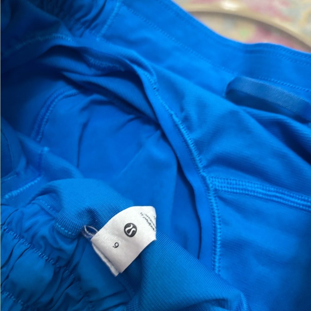 Lululemon - Picture 2 of 3